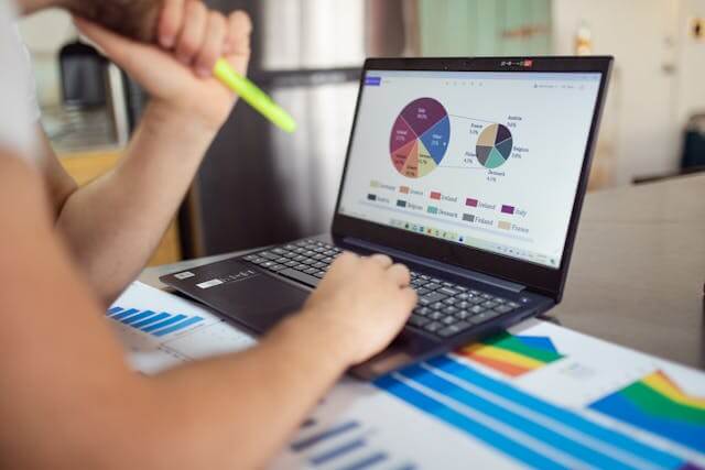 From Demo to Deal: How to Improve Tech Sales Conversion Rates by 40%